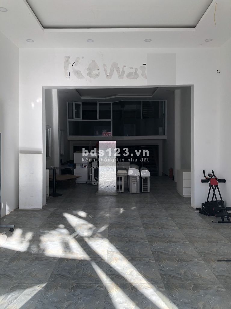 Mặt tiền QL.13 5.5x25m Trệt trống, lững, lầu làm Vp, kho,xưởng sát cổng BX Miền Đông