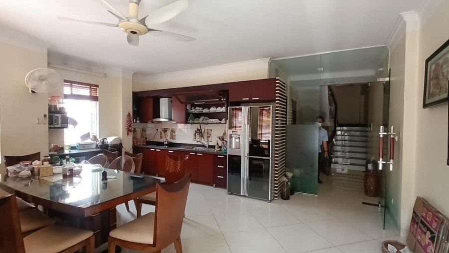 BÁN NHÀ PHỐ NGUYỄN NGỌC VŨ LÔ GÓC GẦN HỒ GARA OTO DT 68M, 5 TẦNG.MẶT TIỀN 7 M. GIÁ 8.3 TỶ