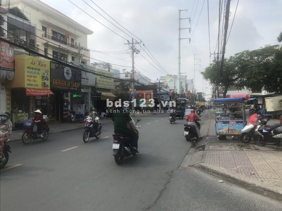 Cho thuê nhà nguyên căn MT Âu Cơ Tân Bình (5.3x30m) nhà mới, trệt 4 lầu có thang máy gần cuối nhà, có khu vực để xe thoải mái