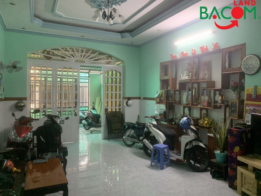 Nhà hot Trung tâm Biên Hòa 1T2L đúc có sân thượng, gần D2D, đường xe hơi vào tận cửa