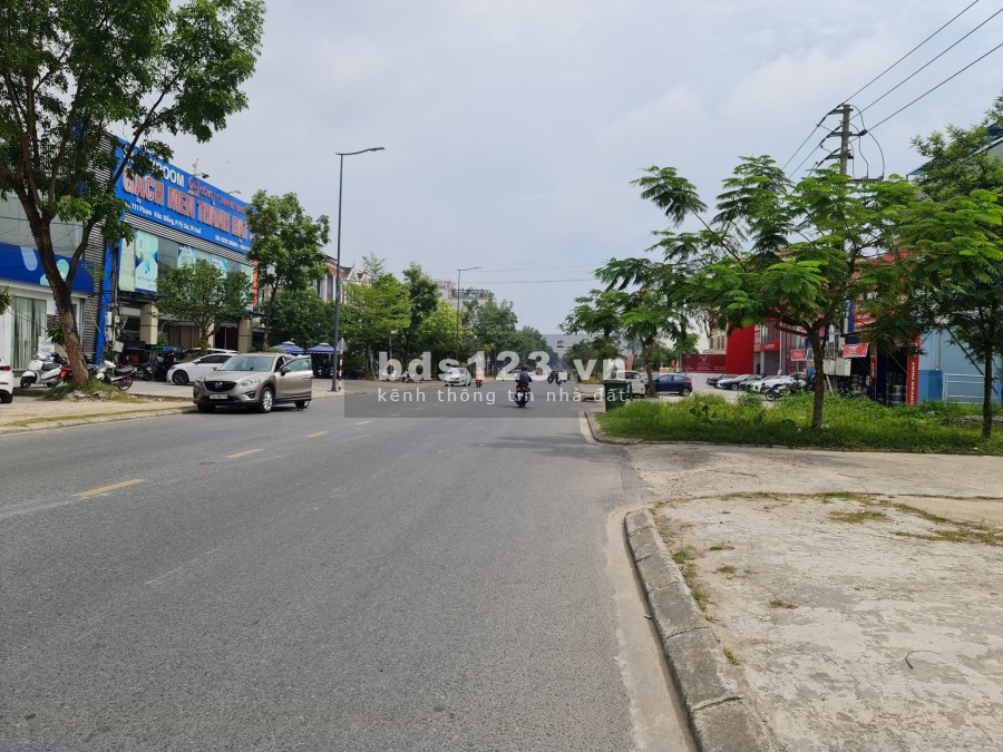 Hàng hiếm. Siêu phẩm nhà mặt tiền Phạm Văn Đồng. Phường Vỹ Dạ, Tp Huế. Đối diện Vinfast