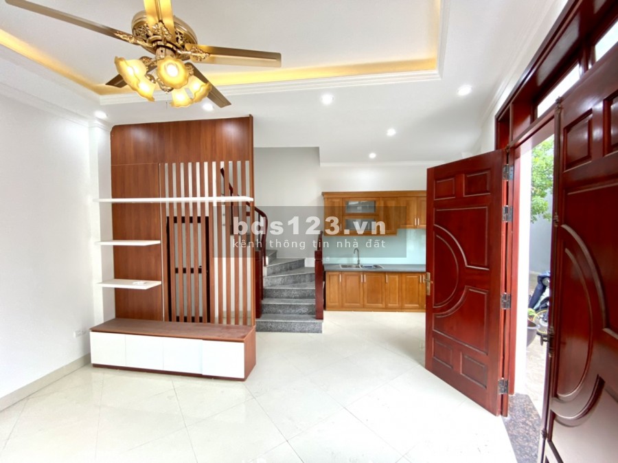 HẠ GIÁ BÁN NHANH BÁT KHỐI ÔTÔ ĐỖ CỔNG DT 33M 5T GIÁ 2.58 tỷ