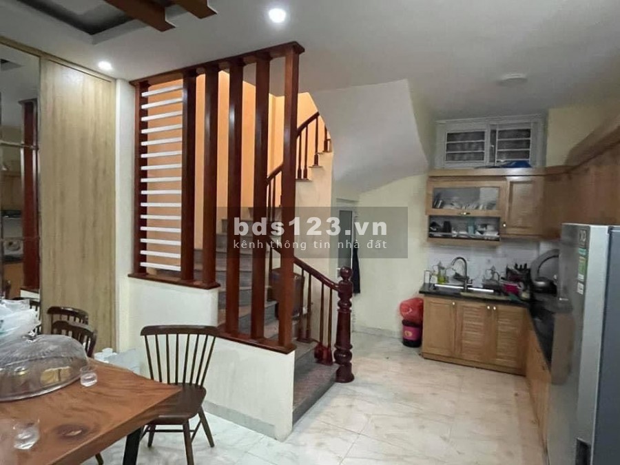Bán Nhà Quận Đống Đa, Phố Nguyễn Lương Bằng, Cực Hiếm Tầm Tiền, Giá 4tỷ, 5Tầng x45m2, Chỉ việc dọn về ở.