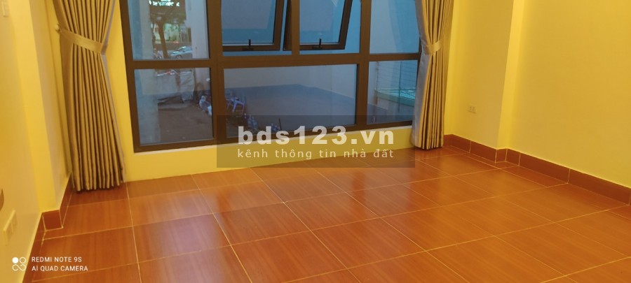 Bán nhà riêng ngõ Lạc Long Quân view trọn vẹn hồ Tây, DT 43m2, mặt tiền 4m giá 6.15 tỷ. LH 0966286718