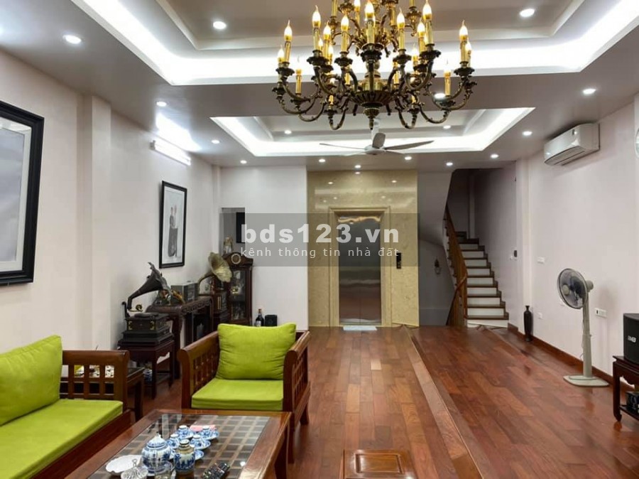 Định cư nước ngoài bán nhà 4 tầng cực đẹp Quận Hoàng Mai, ô tô đỗ cửa