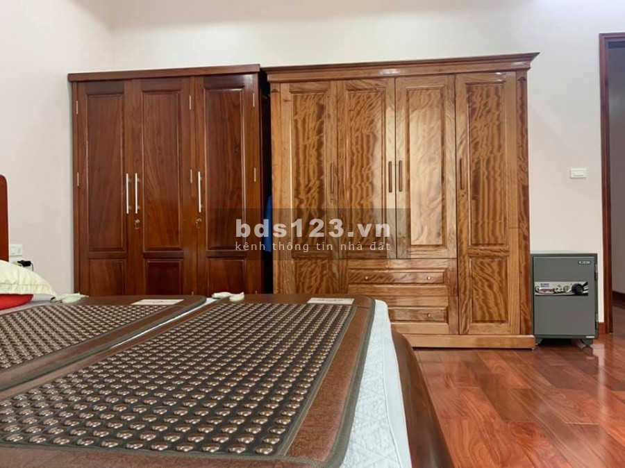 Định cư nước ngoài bán nhà 4 tầng cực đẹp Quận Hoàng Mai, ô tô đỗ cửa