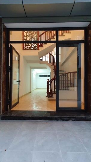 BÁN NHÀ NGÃ TƯ SỠ TRUNG TÂM ĐỐNG ĐA GIÁ 3 tỷ DT: 35m2, 5 tầng, MT: 3.8m