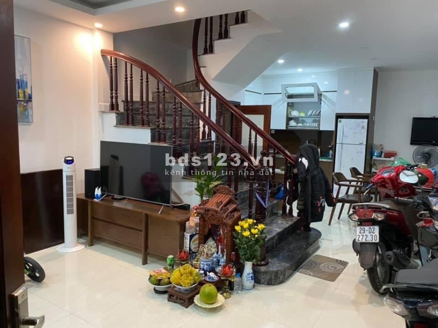 Mình bán nhà ngay mặt phố Bồ Đề, gần ngõ ôtô, 45,8m2 x 4,5 tầng