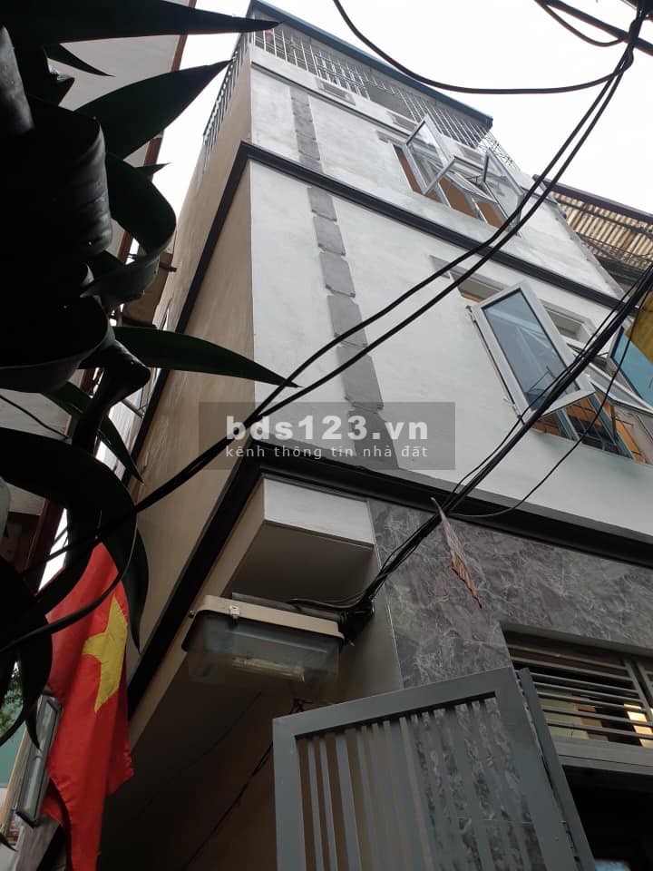 Nhỉnh hơn 2 tỷ lô góc 35m 4 tầng mặt tiền 3,6m Phố Đông Thiên.
