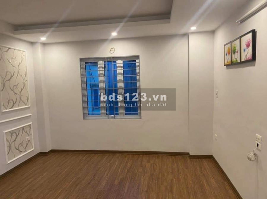 Nhỉnh hơn 2 tỷ lô góc 35m 4 tầng mặt tiền 3,6m Phố Đông Thiên.