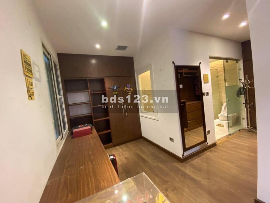 Bán nhà mặt phố Định Công Thượng, HM ô tô tránh, KD sầm uất 200mx3T, Mt 8m, 18 tỷ