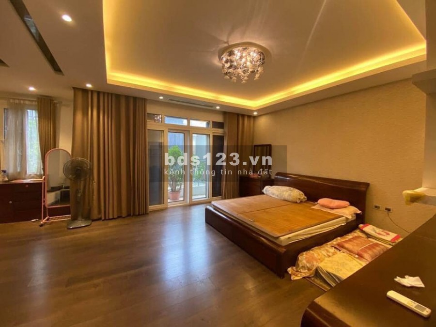 Bán nhà mặt phố Định Công Thượng, HM ô tô tránh, KD sầm uất 200mx3T, Mt 8m, 18 tỷ