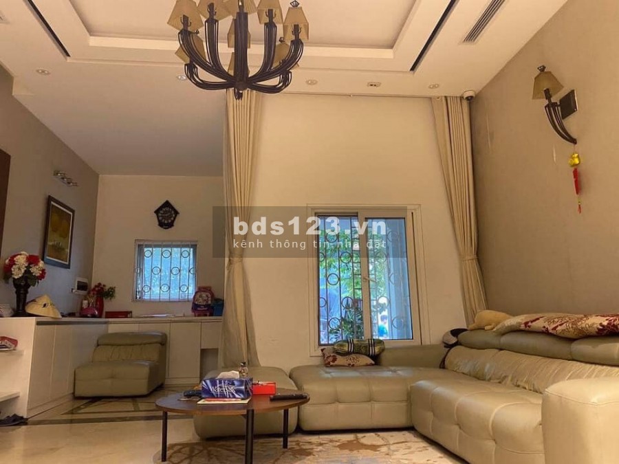 Bán nhà mặt phố Định Công Thượng, HM ô tô tránh, KD sầm uất 200mx3T, Mt 8m, 18 tỷ