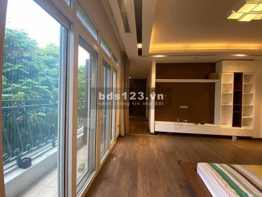 Bán nhà mặt phố Định Công Thượng, HM ô tô tránh, KD sầm uất 200mx3T, Mt 8m, 18 tỷ