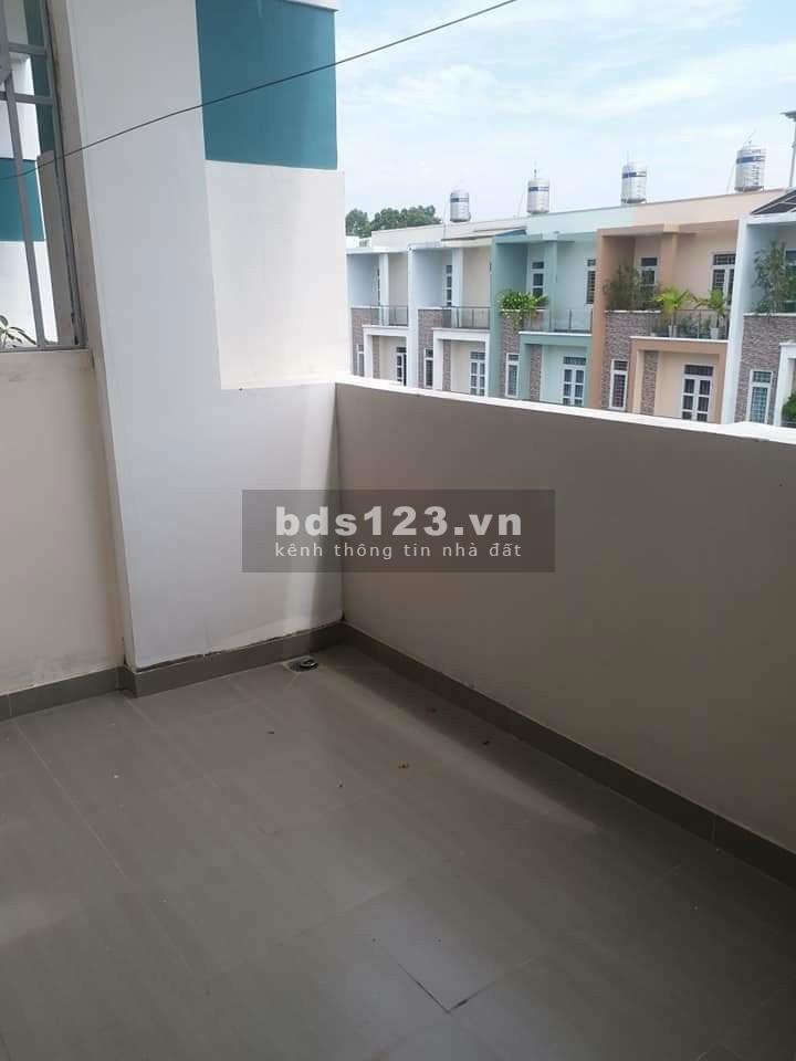 Cho thuê nhà phường Tam Bình, Thủ Đức 1 trệt 2 lầu sân ô tô