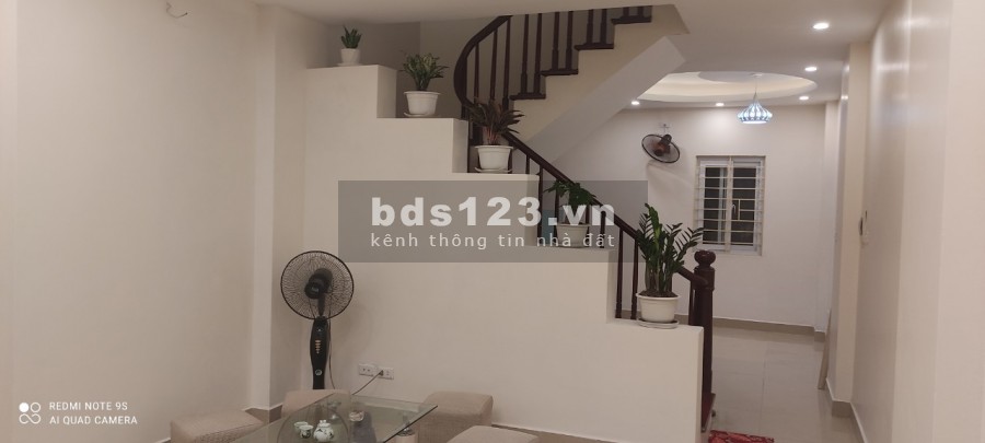 Bán nhà riêng ngõ Lạc Long Quân view trọn vẹn hồ Tây, DT 43m2, mặt tiền 4m giá 6.15 tỷ. LH 0966286718