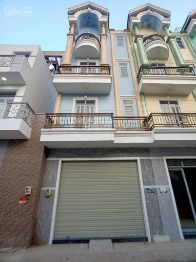 Cần xoay tiền bán gấp căn nhà 3 lầu + sân Thượng Ngay chợ Bình Thành, Bình Tân