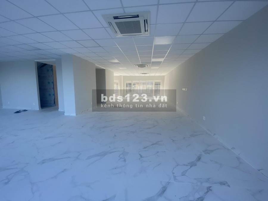 CHO THUÊ VP 700M2 HẦM 4 LẦU TRỐNG SUỐT THANG MÁY BÌNH AN QUẬN 2