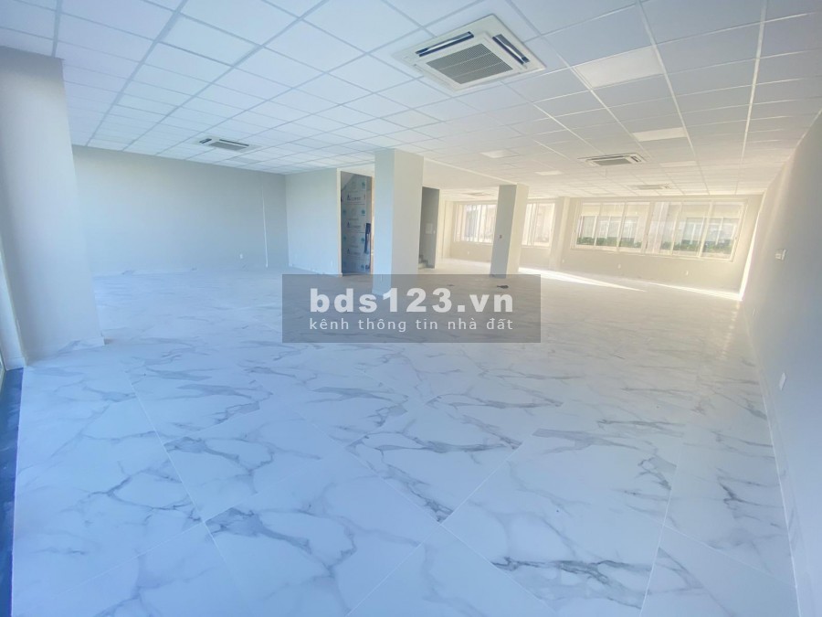 CHO THUÊ VP 700M2 HẦM 4 LẦU TRỐNG SUỐT THANG MÁY BÌNH AN QUẬN 2