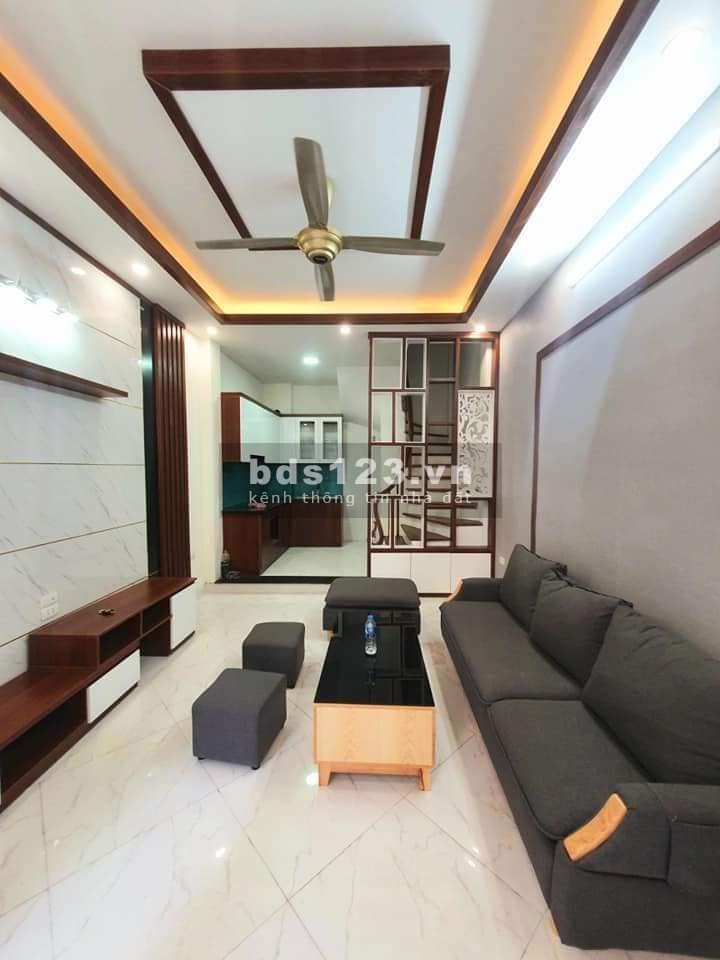 Nhà Hoàng Mai 5 tầng ô tô cửa, ô tô đỗ cửa tặng full nội thất, giá 3.4 tỷ