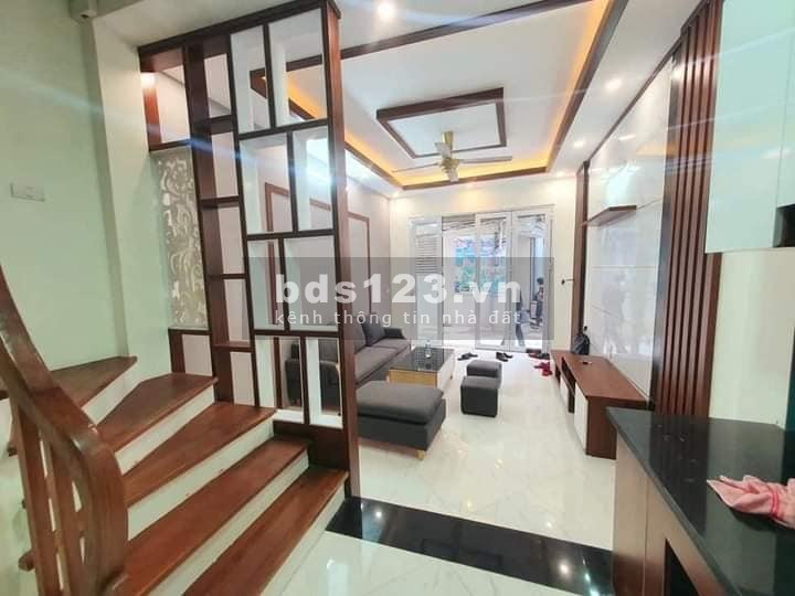 Nhà Hoàng Mai 5 tầng ô tô cửa, ô tô đỗ cửa tặng full nội thất, giá 3.4 tỷ