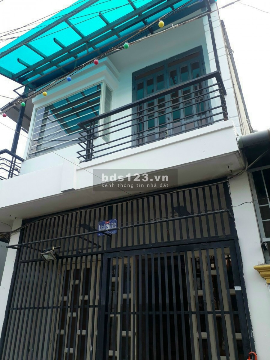 Cần tiền bán gấp nhà 1 trệt 2 lầu hóc môn giá 1 tỷ 80 triệu 60m2