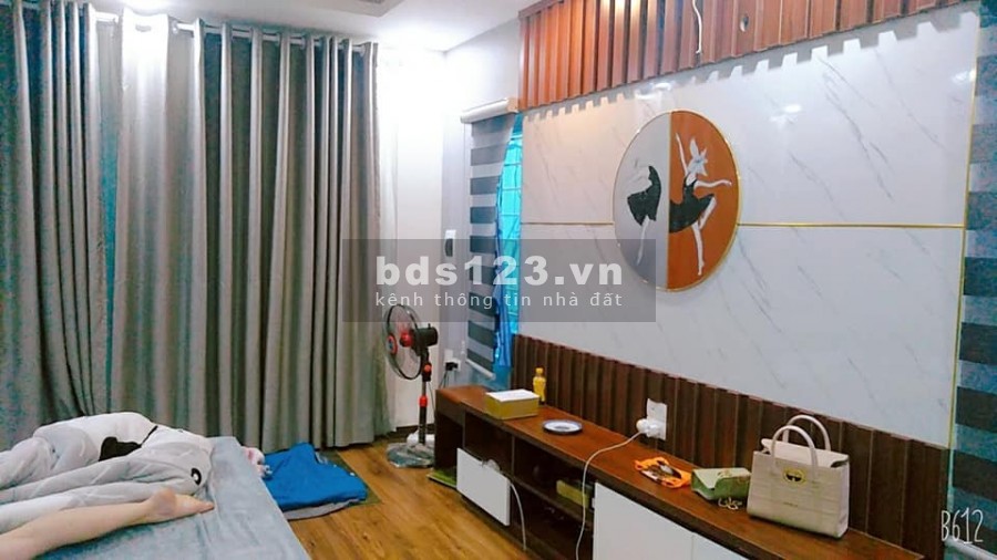 Nhà Hoàng Mai 5 tầng ô tô cửa, ô tô đỗ cửa tặng full nội thất, giá 3.4 tỷ