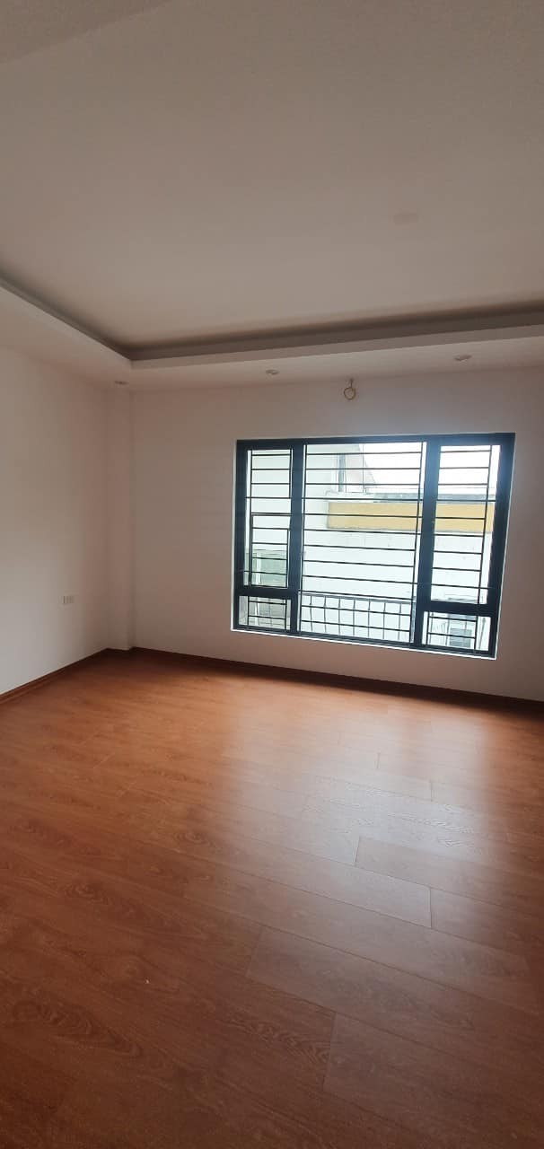 Bán nhà Xuân La 34m, 5T, gần 6 m MT, giá chào 4.7 tỷ.