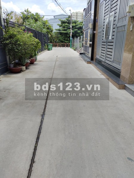 Bán gấp nhà 3 lầu mới xây trong HXH 5.5m đường Chiến Lược, P. Tân Tạo, Q. Bình Tân