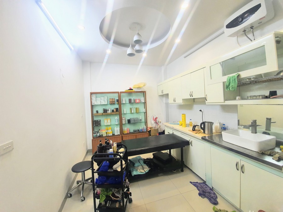 Bán nhà Tân Mai gần 40m ngõ rộng ô tô tránh, kinh doanh sầm uất, thông CV Yên Sở chỉ hơn 4 tỷ.
