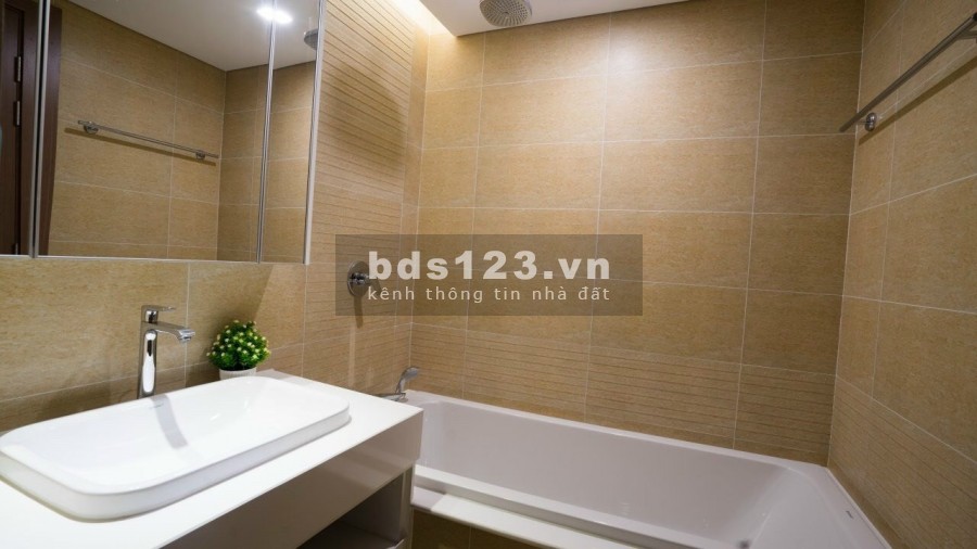 Cho thuê Vinhomes Metropolis tầng cao, 2pn, 2wc,1 phòng khách, nội thất đầy đủ cực mới, giá cực tốt