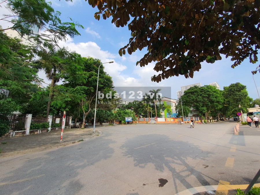 Chính chủ cho thuê mặt bằng kinh doanh và kho chứa hàng tại công viên Mễ Trì Hạ, Nam Từ Liêm, HN. Lh:077.23.66666