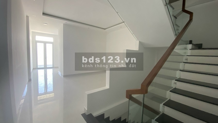 NHÀ 3.5 TẦNG KHU B PHÚ MỸ THƯỢNG. ĐỐI DIỆN TRƯỜNG TIỂU HỌC. HƯỚNG ĐÔNG