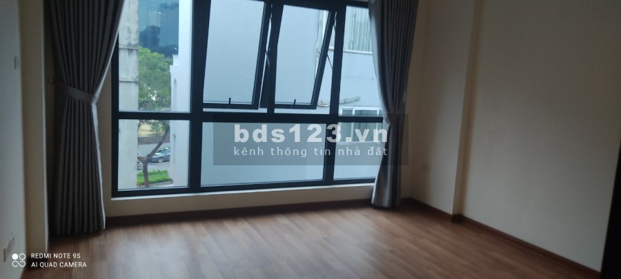 Bán nhà riêng ngõ Lạc Long Quân view trọn vẹn hồ Tây, DT 43m2, mặt tiền 4m giá 6.15 tỷ. LH 0966286718