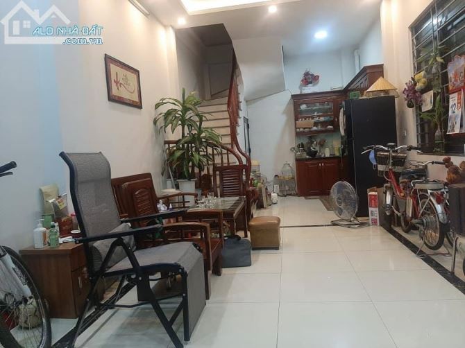 Tây Sơn 0962458616 CỰC HIẾM NHỎ XINH LUNG LINH, MUA NGAY Ở NGAY, 35 M2 x 3 tầng hơn 3 tỷ cực rẻ cực hiếm.Ô tô vào nhà