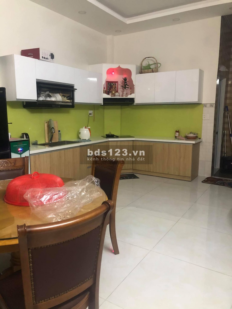 Cần tiền bán gấp nhà MTĐ 12m Lê Lâm, Tân Phú, DT 4,5x19m, 3 tầng, 10,5 tỷ (TL), 0932678040