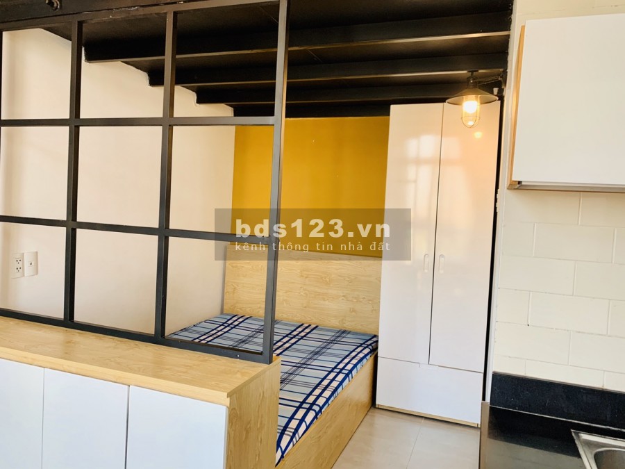 Cho thuê căn hộ có ban công giá rẻ quận 7 đường Lý Phục Man