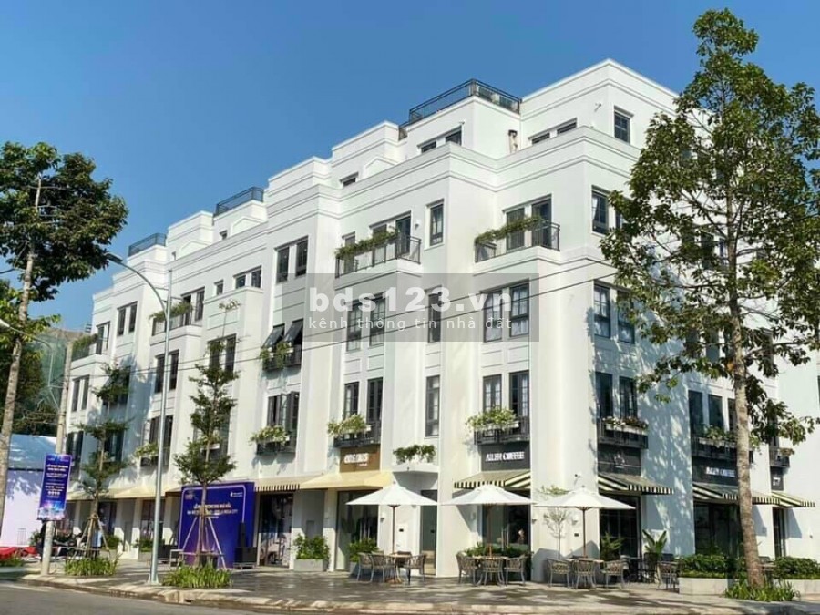 Cần bán Shophouse gần sân tập Golf