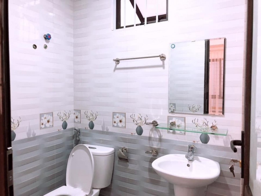 Cần bán nhà gấp ô tô đỗ cửa Lê Trọng Tấn, DT 38m x 4t MT 4,2m chỉ 3,3 tỷ