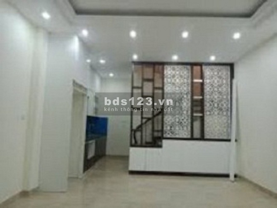 GIANG BIÊN NHÀ MỚI 5 TẦNG PHÂN LÔ Ô TÔ TRÁNH SỔ HOA HẬU
