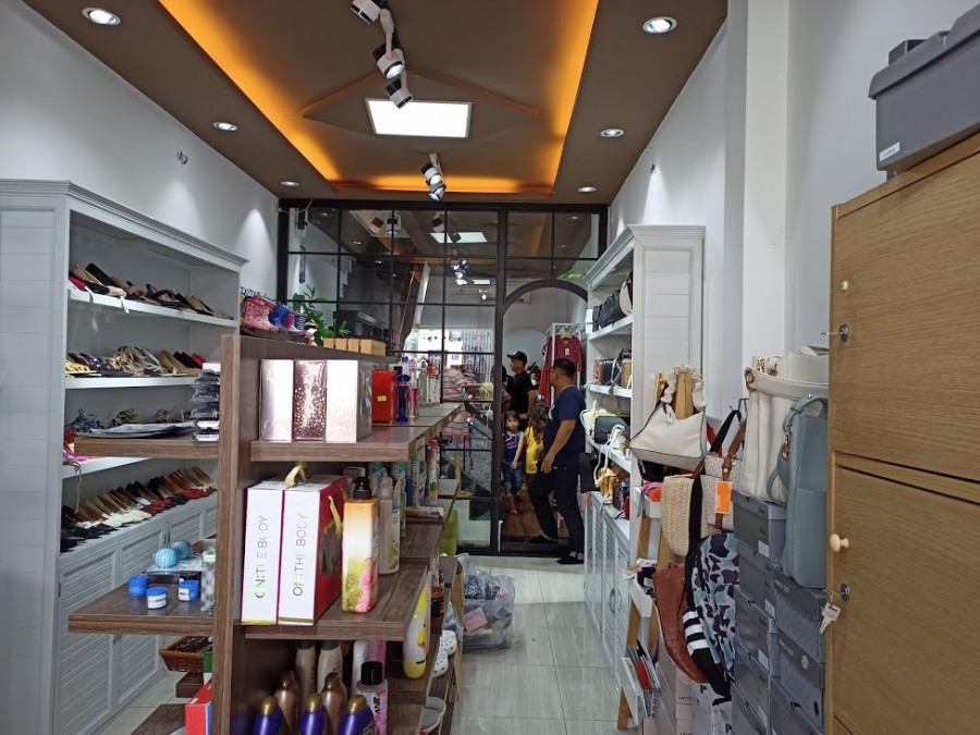 Nhà đẹp 1 trệt 2 lầu, đang kinh doanh buôn bán hiện đang cho thuê thu nhập 120tr/năm, gần chợ BIÊN HÒA