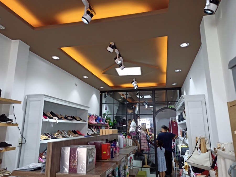 Nhà đẹp 1 trệt 2 lầu, đang kinh doanh buôn bán hiện đang cho thuê thu nhập 120tr/năm, gần chợ BIÊN HÒA