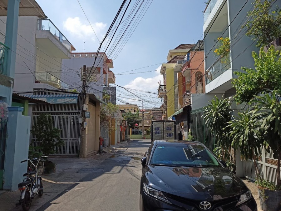 Nhà đẹp 1 trệt 2 lầu, đang kinh doanh buôn bán hiện đang cho thuê thu nhập 120tr/năm, gần chợ BIÊN HÒA