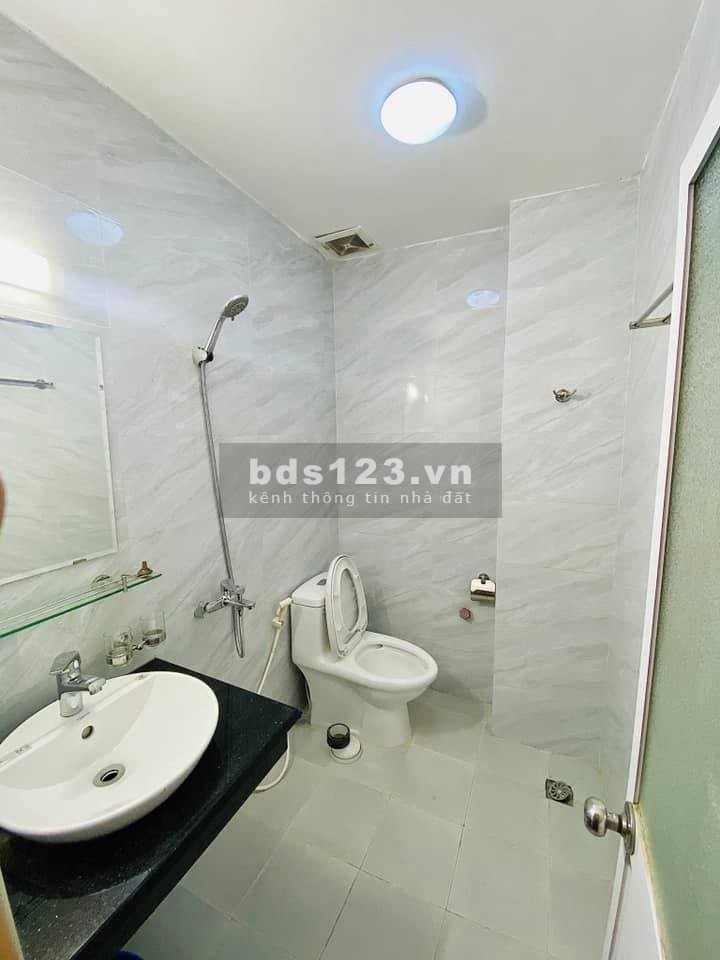 BÁN SIÊU PHẨM, TÔN ĐỨC THẮNG, QUẬN ĐỐNG ĐA. DT 38M, MT 4M, GIÁ 3 TỶ.