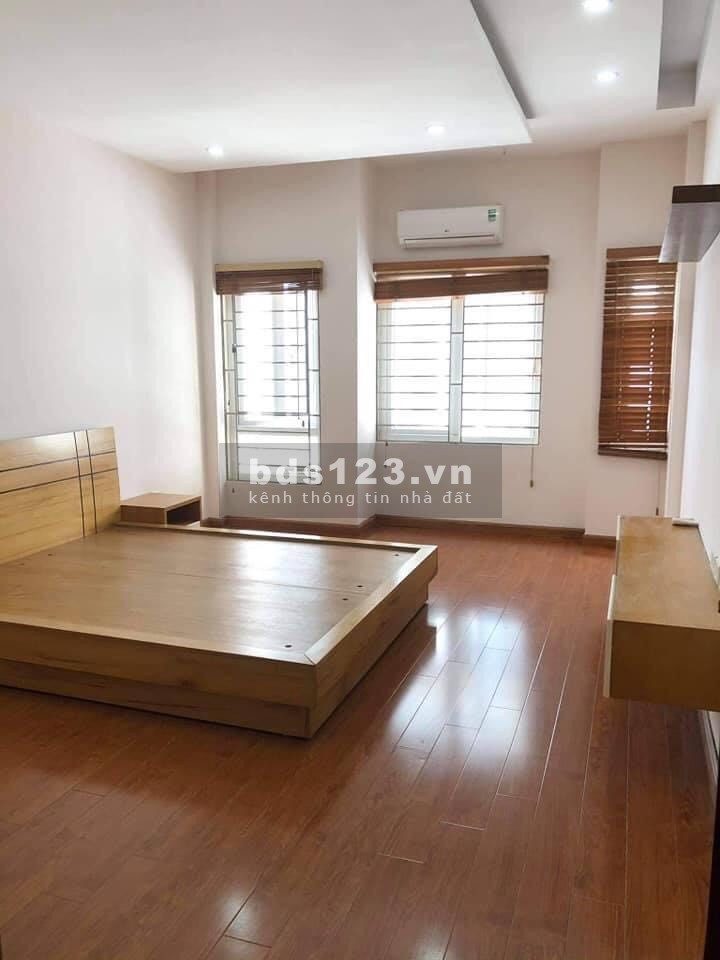Nhà Võ Chí Công đầu Hoàng Quốc Việt, full nội thất