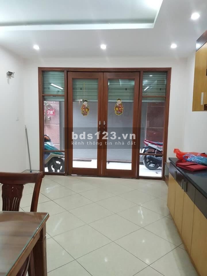 Nhà Võ Chí Công đầu Hoàng Quốc Việt, full nội thất
