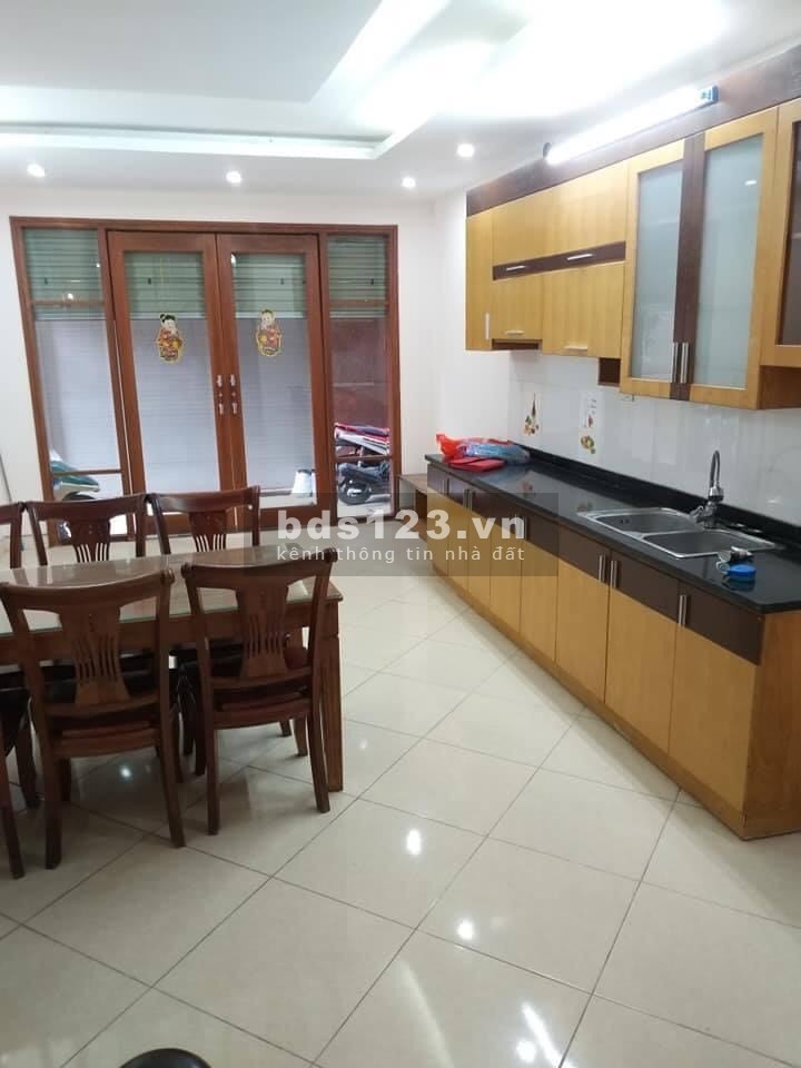 Nhà Võ Chí Công đầu Hoàng Quốc Việt, full nội thất