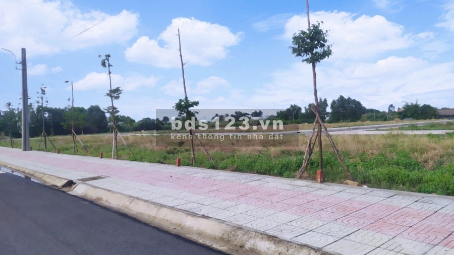 Bán đất gần KCN Cầu Tràm cách MT Đinh Đức Thiện 300m giá F0 từ CĐT chỉ 17tr/m2