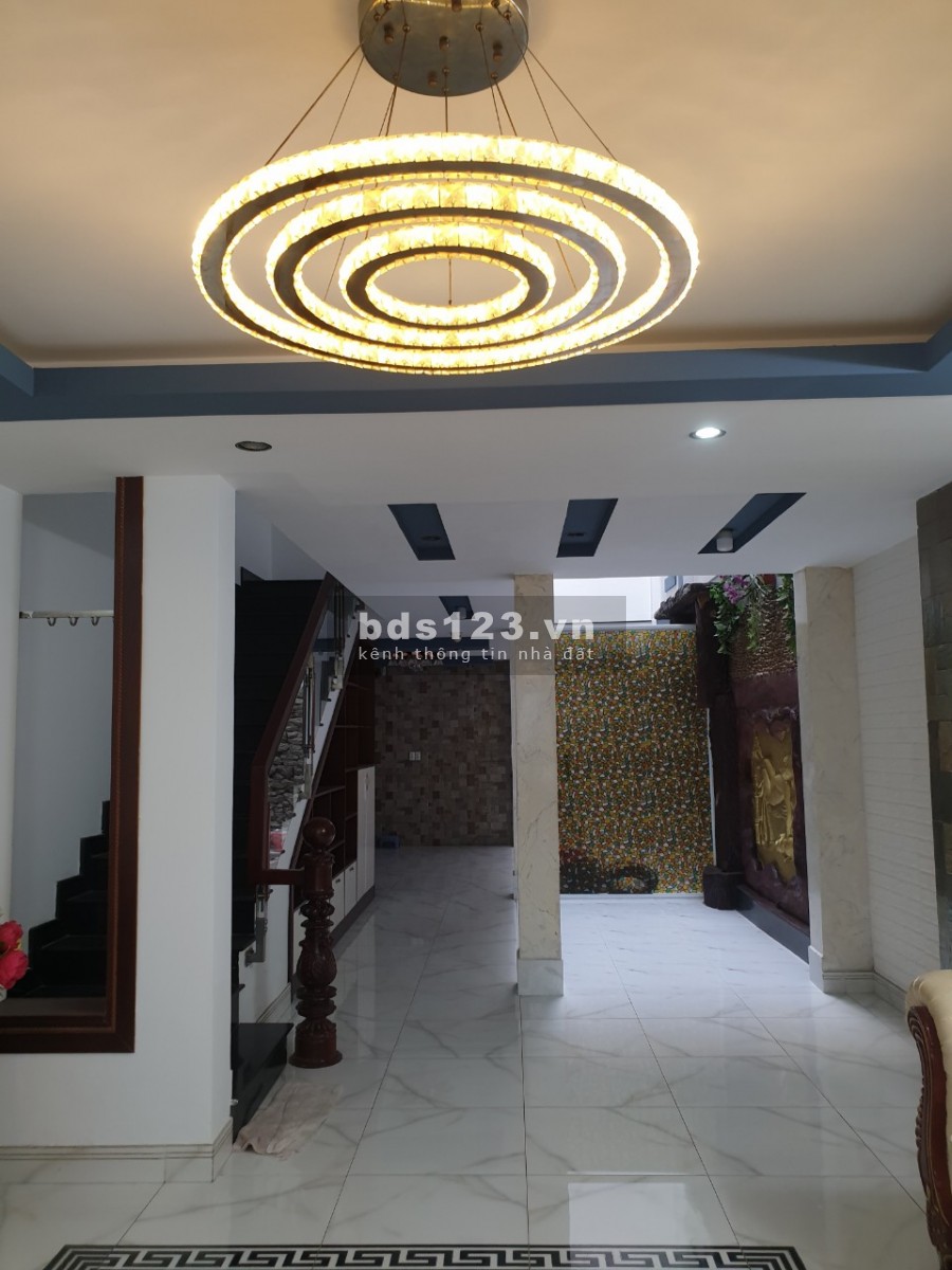 Nhà cho thuê HXT đường CMT8 Quận 3 - 6x20m nở hậu 9m nhà mới có giếng trời thích hợp làm spa, vpct