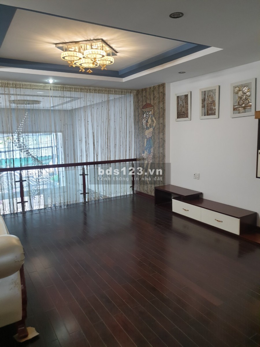 Nhà cho thuê HXT đường CMT8 Quận 3 - 6x20m nở hậu 9m nhà mới có giếng trời thích hợp làm spa, vpct